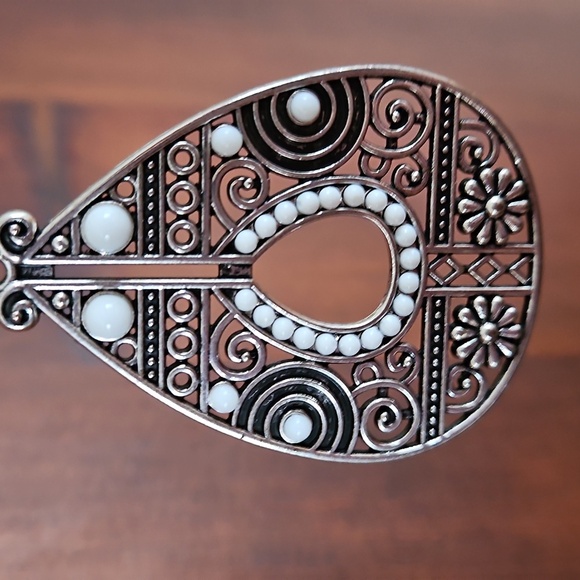 Silver and Black Beaded Pendant Necklace With Intricate Design - Picture 2 of 5